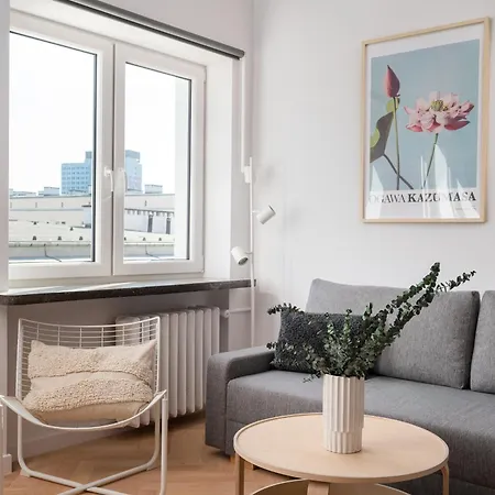 Plac Zbawiciela Glow By Bookinghost ורשה