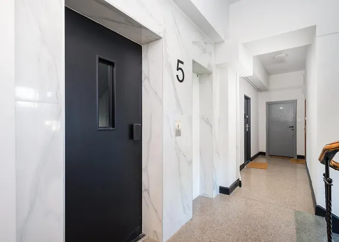 Plac Zbawiciela Glow By Bookinghost *