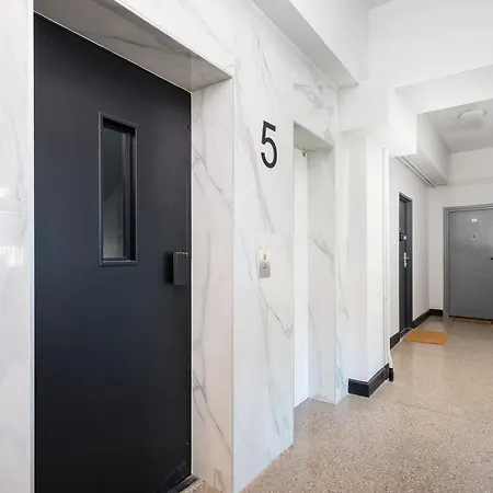 Plac Zbawiciela Glow By Bookinghost *